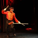 Noliv' - Broomstick juggling (photo: Klaara Tapper)